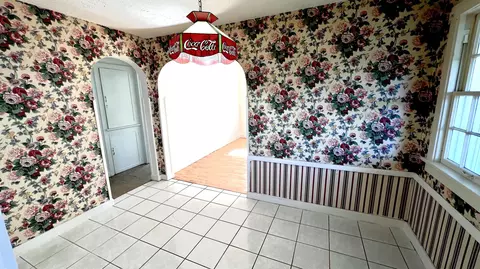 Dining - 1836 S Ferguson Ave, Springfield, MO 65807 photo 1 of 2