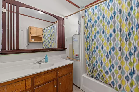 Bath - 1503 N Clay Ave, Springfield, MO 65803 photo 2 of 3