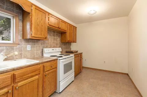 Kitchen - 309 Jasper St, Aurora, MO 65605 photo 3 of 3