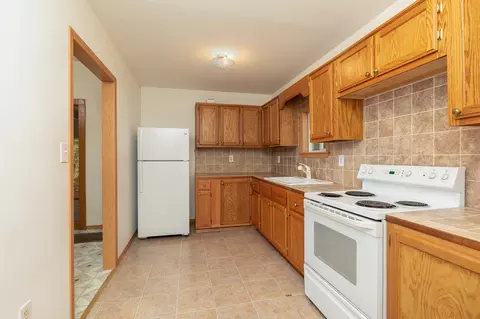 Kitchen - 309 Jasper St, Aurora, MO 65605 photo 2 of 3