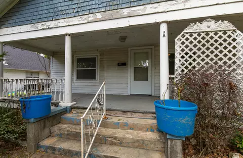 Exterior - 309 Jasper St, Aurora, MO 65605 photo 2 of 8