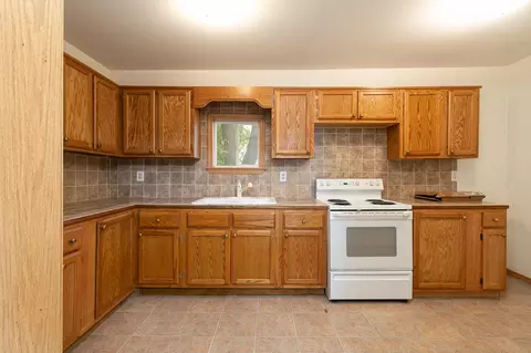 Kitchen - 309 Jasper St, Aurora, MO 65605 photo 1 of 3