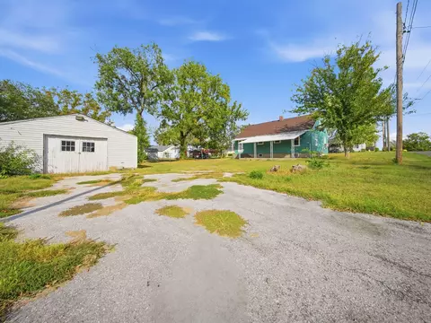 Exterior - 2303 N Farmer Ave, Springfield, MO 65803 photo 9 of 10