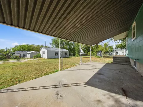 Exterior - 2303 N Farmer Ave, Springfield, MO 65803 photo 7 of 10