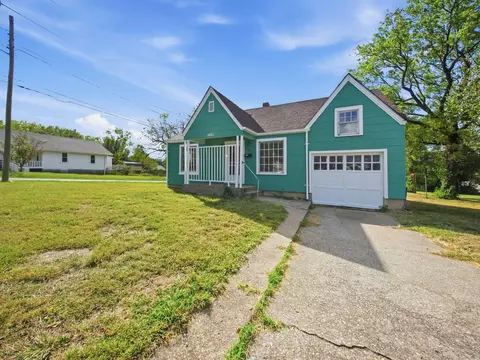 Exterior - 2303 N Farmer Ave, Springfield, MO 65803 photo 4 of 10