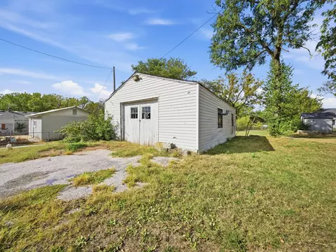 Exterior - 2303 N Farmer Ave, Springfield, MO 65803 photo 8 of 10