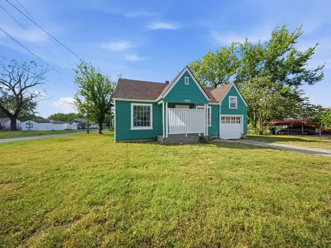 Exterior - 2303 N Farmer Ave, Springfield, MO 65803 photo 5 of 10