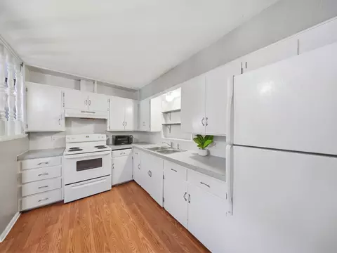 Kitchen - 1738-1742 S Montebello Ave, Springfield, MO 65807 photo 2 of 4