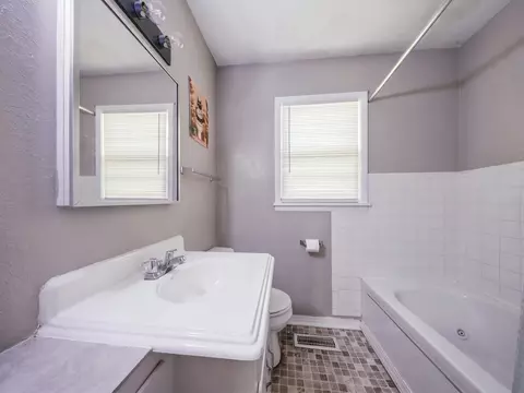 Bath - 1738-1742 S Montebello Ave, Springfield, MO 65807 photo 2 of 3