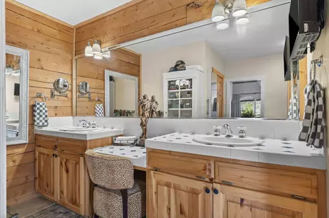 Bath - 25643 Kings River Rd, Shell Knob, MO 65747 photo 3 of 4