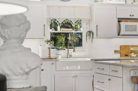 Kitchen - 25643 Kings River Rd, Shell Knob, MO 65747 photo 2 of 5