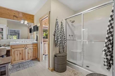 Bath - 25643 Kings River Rd, Shell Knob, MO 65747 photo 2 of 4