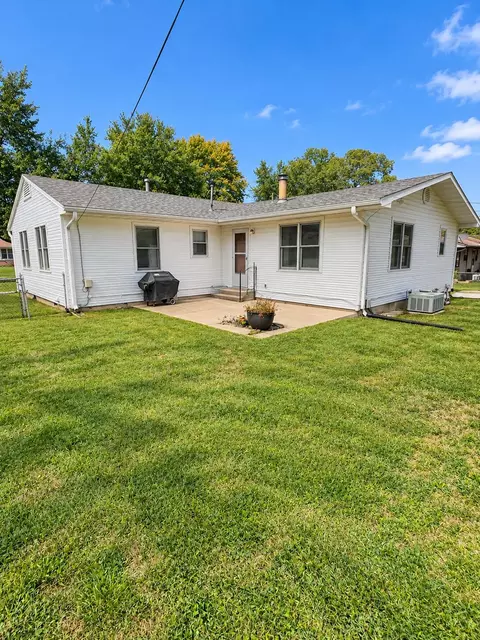 Exterior - 210 S Forest Ln, Republic, MO 65738 photo 5 of 9