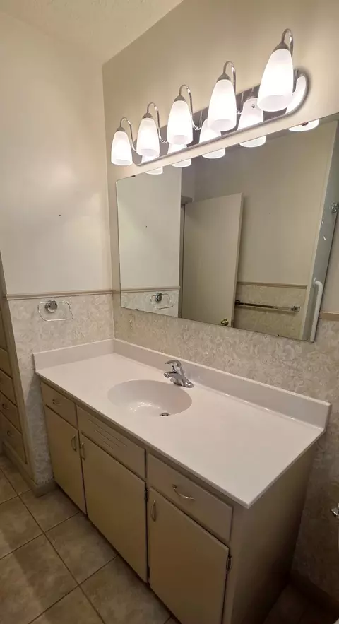 Bath - 210 S Forest Ln, Republic, MO 65738 photo 3 of 5