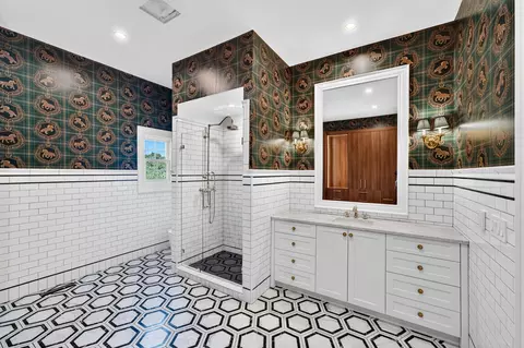 Bath - 9397 E Mapleridge Ln, Strafford, MO 65757 photo 10 of 21