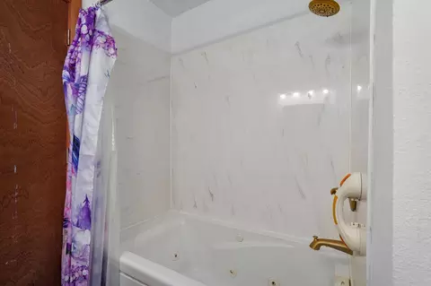 Bath - 1619 S Estate Ave, Springfield, MO 65804 photo 3 of 3