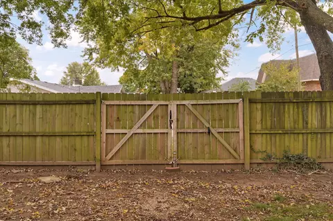Exterior - 1619 S Estate Ave, Springfield, MO 65804 photo 7 of 10