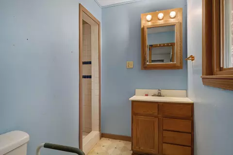 Bath - 1619 S Estate Ave, Springfield, MO 65804 photo 1 of 3