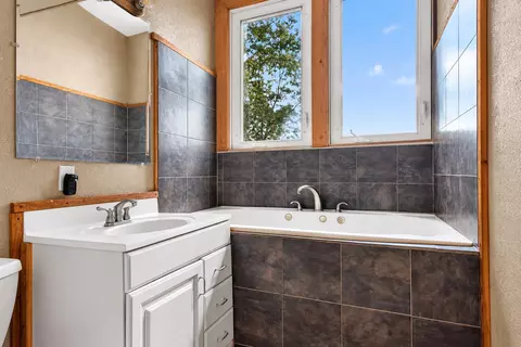 Bath - 20 Clearview Dr, Blue Eye, MO 65611 photo 1 of 1