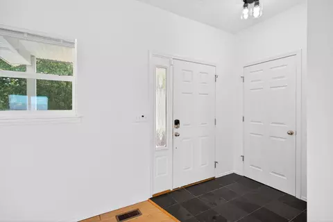 Entry Way - 319 Cliff House Rd #A/B, Powersite, MO 65731 photo 1 of 3
