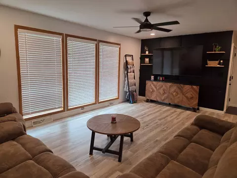 Living - 909 S Rosewood Dr, Monett, MO 65708 photo 2 of 2