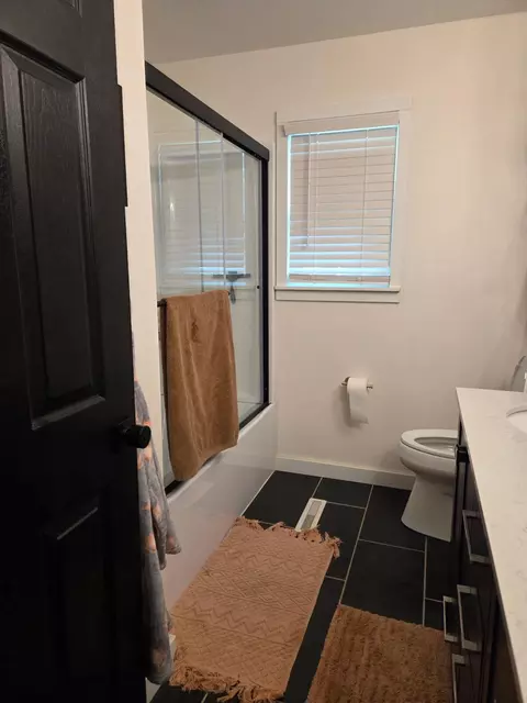 Bath - 909 S Rosewood Dr, Monett, MO 65708 photo 4 of 5