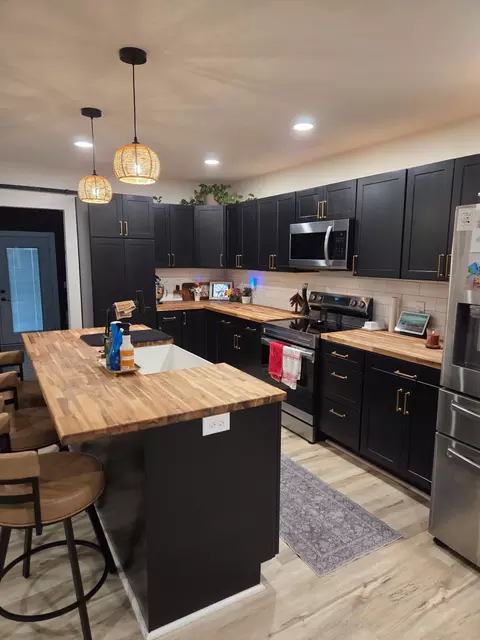 Kitchen - 909 S Rosewood Dr, Monett, MO 65708 photo 3 of 4