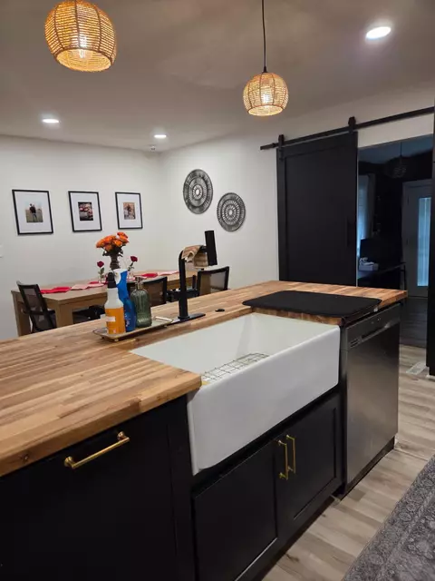 Kitchen - 909 S Rosewood Dr, Monett, MO 65708 photo 4 of 4