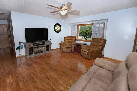 Living - 5020 E Farm Road 138, Springfield, MO 65809 photo 1 of 2