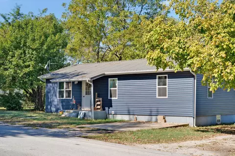 509 E Locust St, Stockton, MO 65785