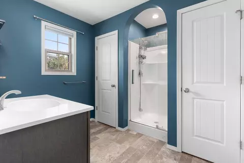 Bath - 300 Towne Loop, Marshfield, MO 65706 photo 1 of 2