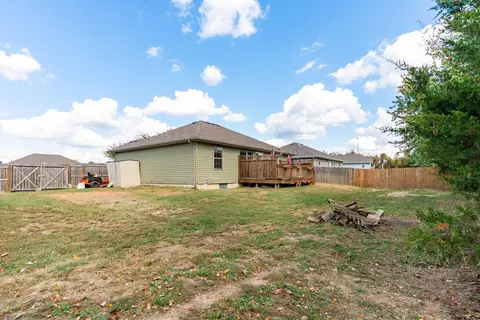 Exterior - 300 Towne Loop, Marshfield, MO 65706 photo 5 of 7