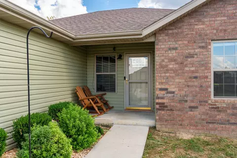 Exterior - 300 Towne Loop, Marshfield, MO 65706 photo 4 of 7