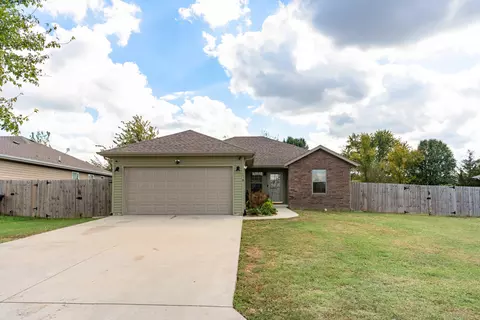 Exterior - 300 Towne Loop, Marshfield, MO 65706 photo 2 of 7