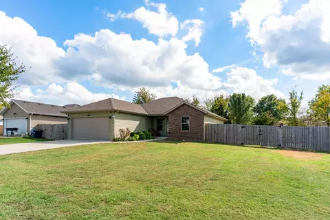 Exterior - 300 Towne Loop, Marshfield, MO 65706 photo 3 of 7