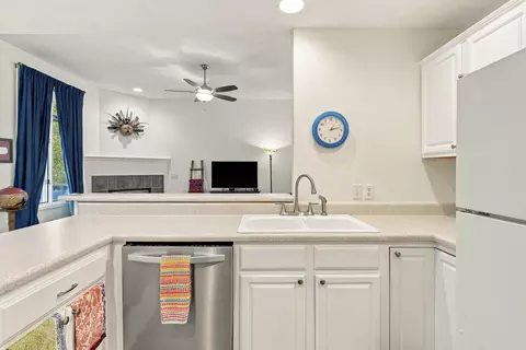 Kitchen - 3327 S Lakeside Ave, Springfield, MO 65804 photo 3 of 4