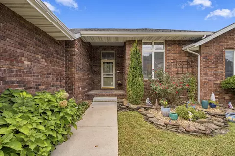 Exterior - 3327 S Lakeside Ave, Springfield, MO 65804 photo 3 of 7