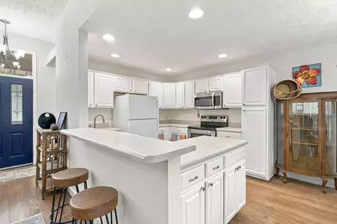 Kitchen - 3327 S Lakeside Ave, Springfield, MO 65804 photo 1 of 4