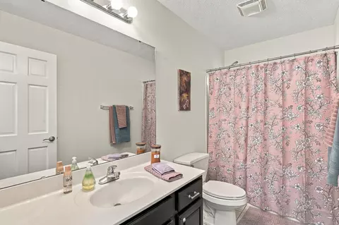 Bath - 3327 S Lakeside Ave, Springfield, MO 65804 photo 3 of 4