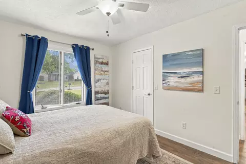 Bedroom - 3327 S Lakeside Ave, Springfield, MO 65804 photo 5 of 9