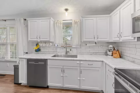 Kitchen - 506 Osage Rd, Willard, MO 65781 photo 2 of 3