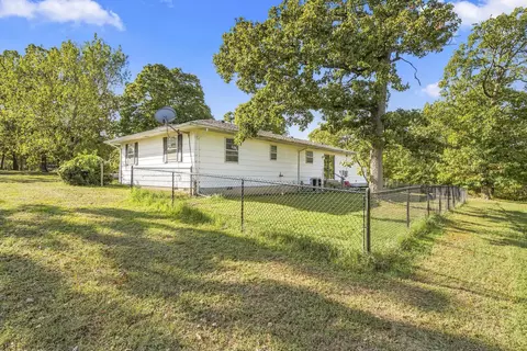 Exterior - 401 Centennial Dr, Seneca, MO 64865 photo 3 of 5