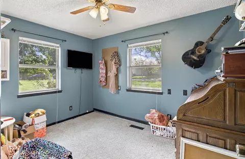 Bedroom - 401 Centennial Dr, Seneca, MO 64865 photo 2 of 6