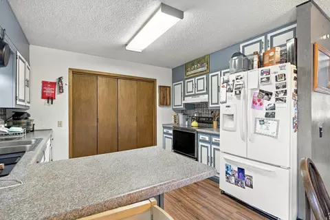 Kitchen - 401 Centennial Dr, Seneca, MO 64865 photo 3 of 4