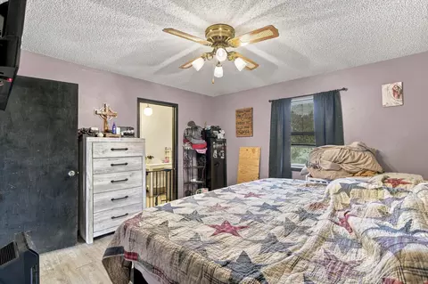 Bedroom - 401 Centennial Dr, Seneca, MO 64865 photo 5 of 6