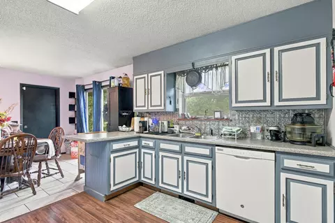 Kitchen - 401 Centennial Dr, Seneca, MO 64865 photo 2 of 4