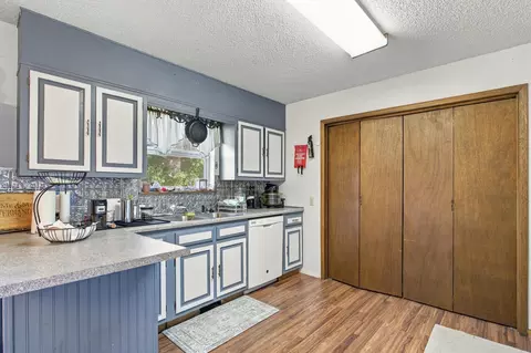 Kitchen - 401 Centennial Dr, Seneca, MO 64865 photo 4 of 4
