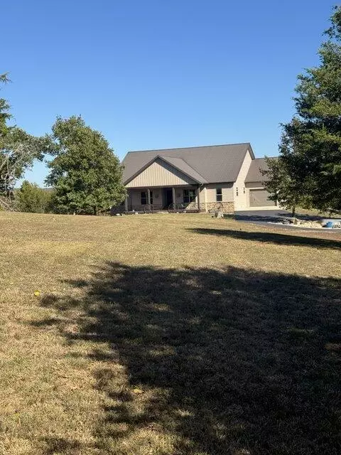 Exterior - 135 Dunn Rd, Walnut Shade, MO 65771 photo 2 of 9