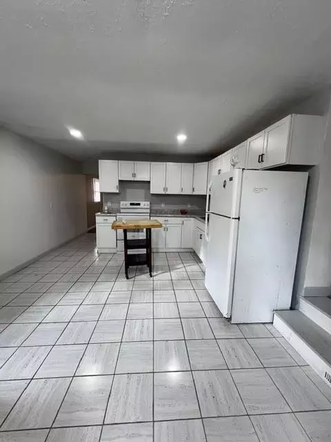 Kitchen - 20501 Lawrence 1205, Aurora, MO 65605 photo 2 of 3