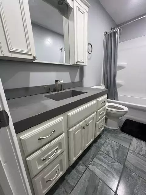 Bath - 20501 Lawrence 1205, Aurora, MO 65605 photo 1 of 3